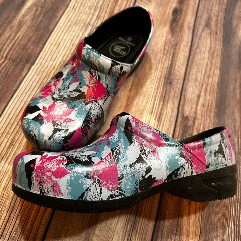 Memory Foam Nursing shoes size 6 by Stepz